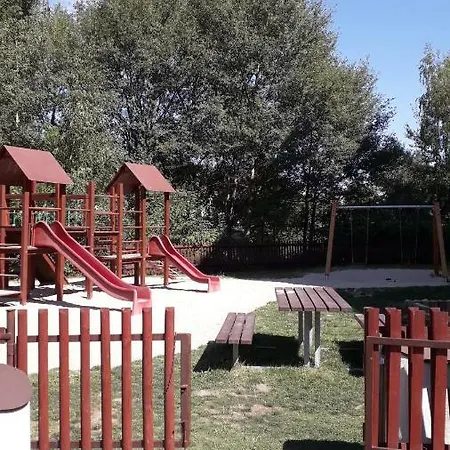 Family דירה קרלובי וארי